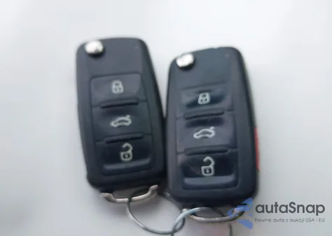 2013 Volkswagen Beetle 2.5L Entry из США, поврежденный, VIN 3VWFP7AT3DM645071